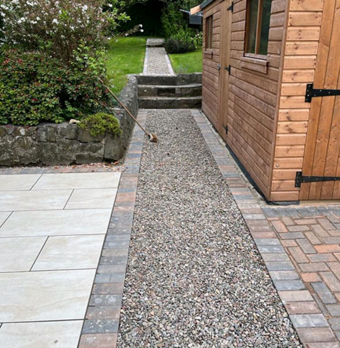 Gravel footpath