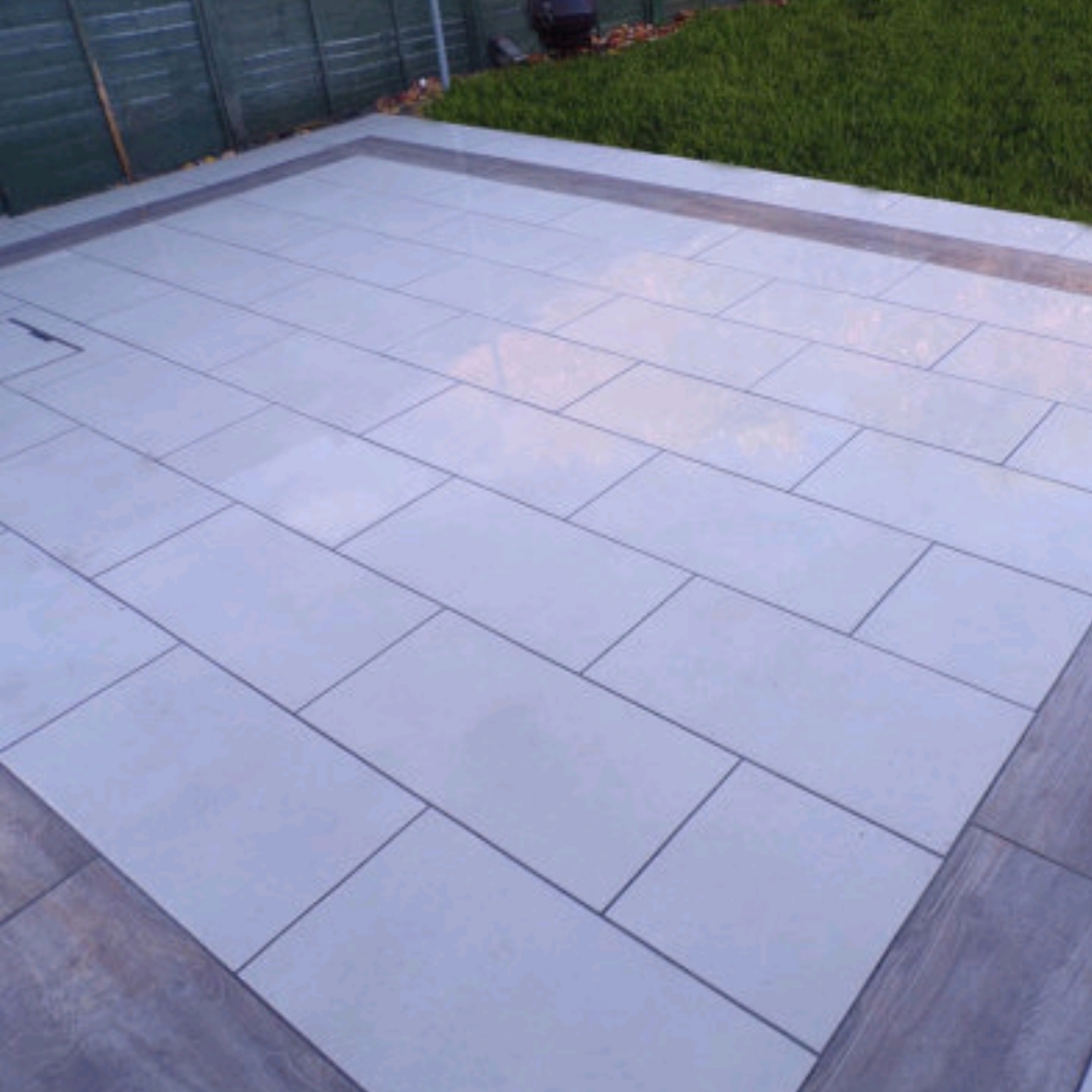 Porcelain paved patio